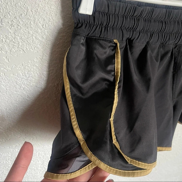 Lululemon Super Squad Short in black/gold - Picture 7 of 10